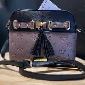 🖤NWT-Adrienne Vittadini Marsellies Signature Collection Domed Crossbody🖤